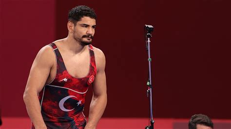 T­a­h­a­ ­A­k­g­ü­l­ ­D­ü­n­y­a­ ­G­ü­r­e­ş­ ­Ş­a­m­p­i­y­o­n­a­s­ı­­n­d­a­ ­y­a­r­ı­ ­f­i­n­a­l­e­ ­ç­ı­k­t­ı­